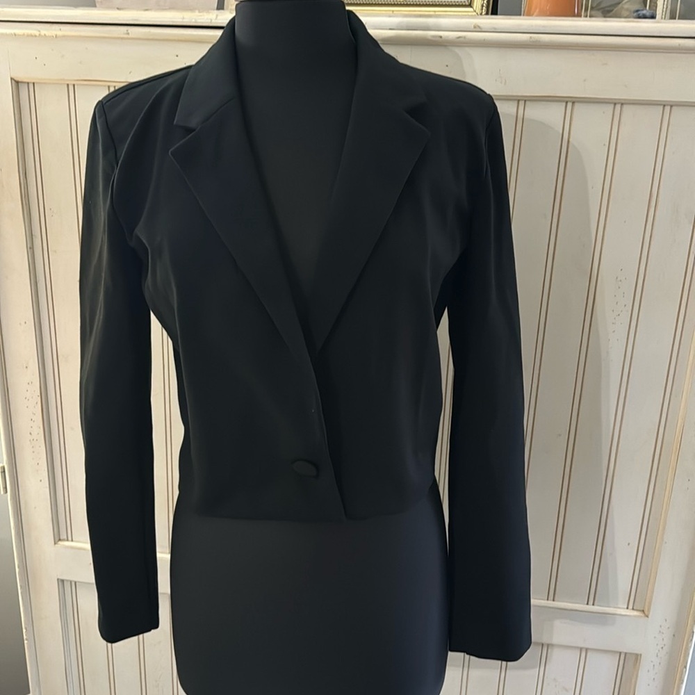 Bar III NWT Black Cropped One Button Closure‎